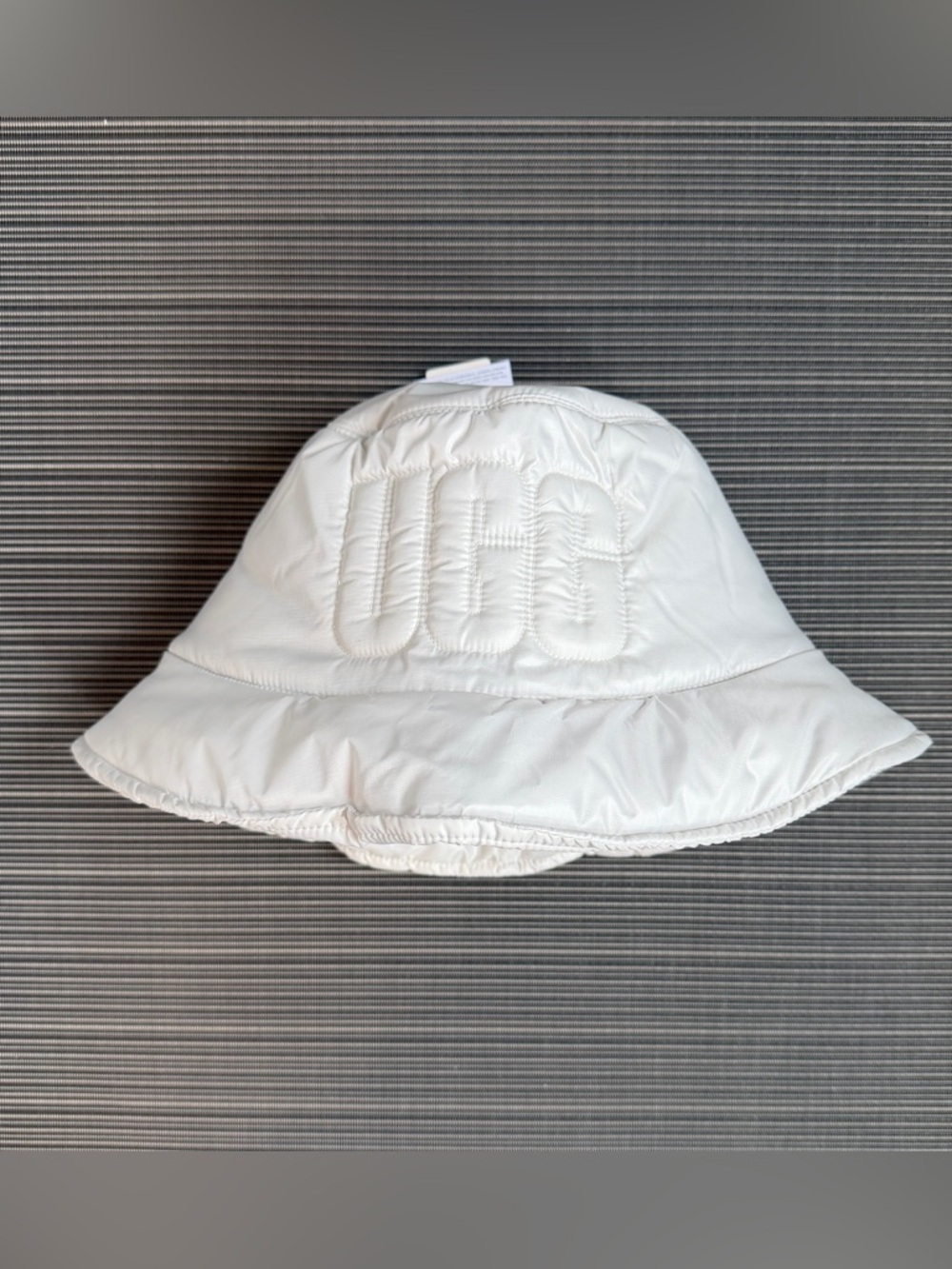*NWT* UGG quilted bucket hat (size L/XL)